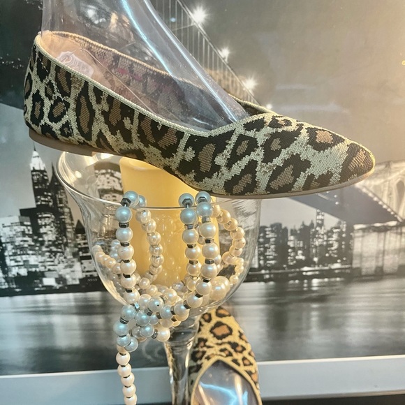 skechers cleo flat leopard